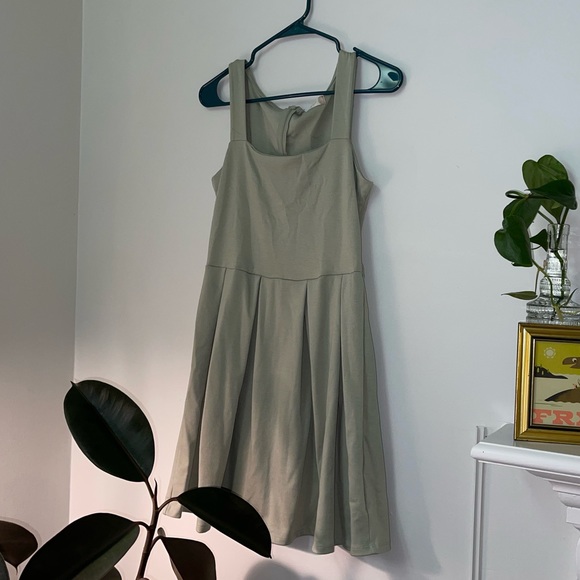 Altar’d State Sage Green Short Dress, Structured and gathered waist EUC small - Picture 2 of 16